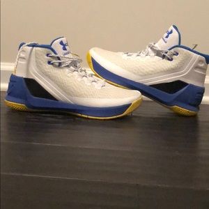 NWOT* Championship Season Curry 3s - collector